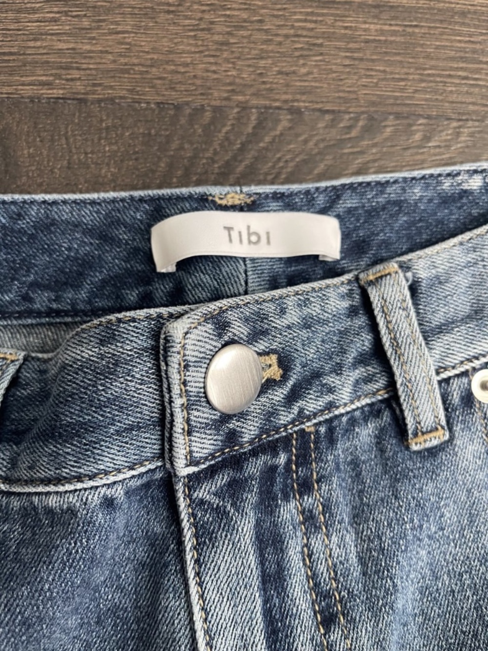 Tibi NWOT Spring Denim Tuck Jean Short 27 - Picture 8 of 14